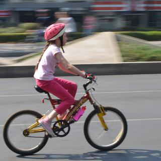 Chaque année, plus de 60 enfants cyclistes sont victimes d’un accident de la route. [DR]