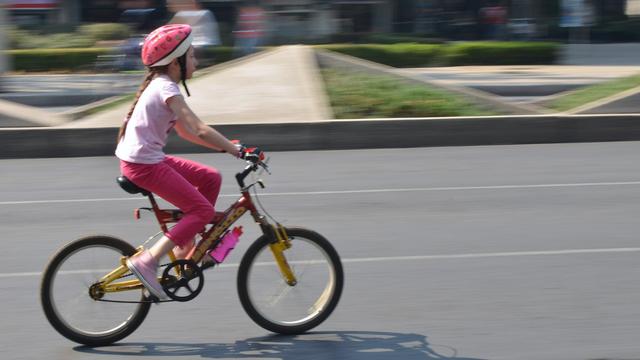 Chaque année, plus de 60 enfants cyclistes sont victimes d’un accident de la route. [DR]