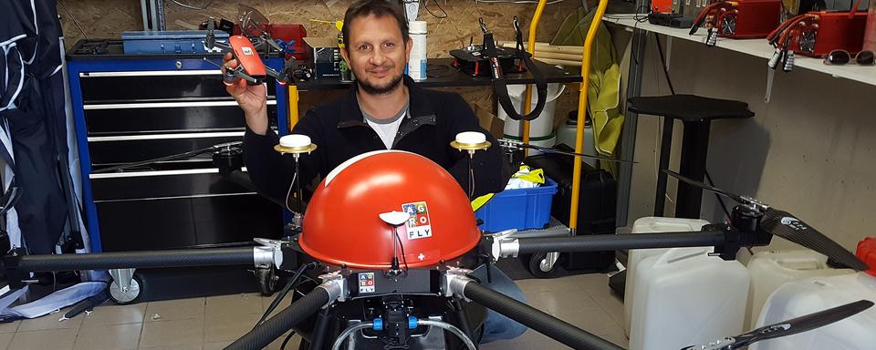 Frédéric Hemmerlé, patron de Fly & Film à Sierre. [RTS - Xavier Bloch]