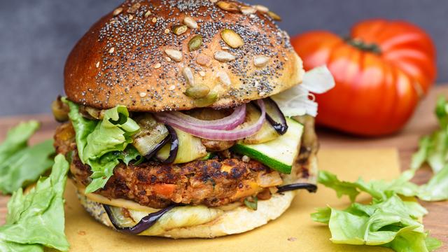 Les végétariens aussi aiment un bon burger! [Fotolia - Quanthem]