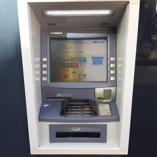 Le bancomat a 50 ans! [RTS - Xavier Bloch]
