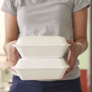 Les boîtes de repas à l'emporter sont une source importante de déchets. [Fotolia - Bluesky60]