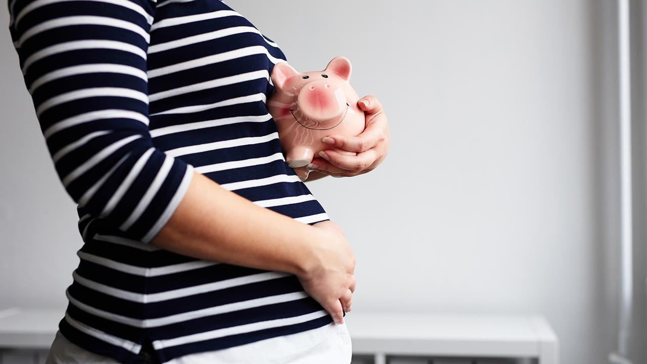 Comment se fait-il qu'il y ait des différences dans la prise en charge des frais liés à la maternité? [Fotolia - Rostislav Sedlacek]