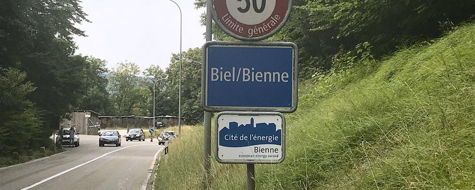 "On en parle" ramène sa fraise à Bienne (BE). [RTS - Philippe Girard]