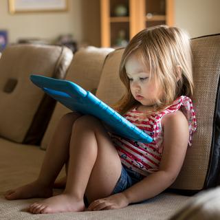 De plus en plus d’enfants de moins de 3 ans sont exposés aux écrans. [Fotolia - steheap]