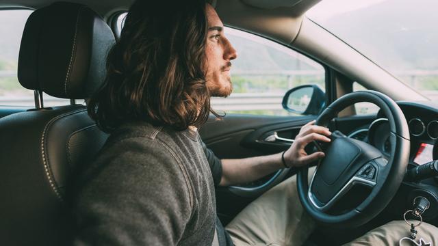 Les jeunes paient plus de primes d'assurance RC auto que les plus âgés. [AFP - Eugenio Marongiu / Cultura Creative]