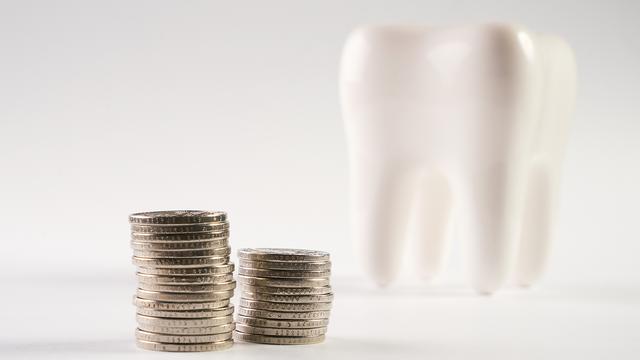 Les frais dentaires sont plus chers lorsqu'ils ne sont pas pris en charge par l'assurance. [fotolia - Gecko Studio]
