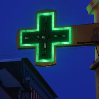 Quelles sont les règles en Suisse pour les pharmacies de garde? [Fotolia - JeanLuc]