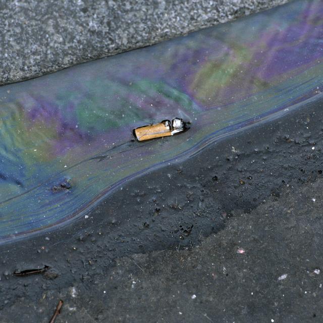 Dans le monde, 137'000 mégots sont jetés dans la rue chaque seconde. [AltoPress / PhotoAlto - Isabelle Rozenbaum]