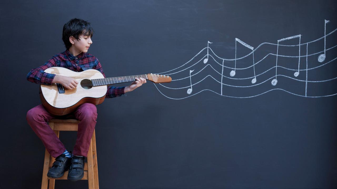 Mais quel est le meilleur âge pour commencer à jouer d'un instrument? [AFP - Ian Nolan / Cultura Creative]