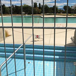 La piscine de Bellerive à Lausanne est fermée pour la saison d'hiver. [RTS - Sacha Horovitz]