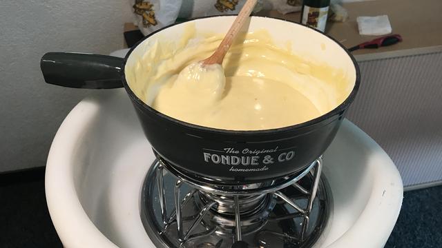 La fondue-fraicheur gingembre citron préparée par les Compagnons du caquelon. [RTS - Sacha Horovitz]