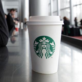 Starbucks doit avertir ses clients que son café contient des substances cancérigènes. [AFP - Jason Redmond]