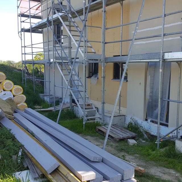 Le chantier du futur logement de la famille Chollet à Moiry (VD). [RTS - Xavier Bloch]