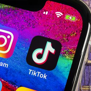 L'application Tik Tok offre une créativité sans limite aux préadolescents qui l'utilisent. [Depositphotos - bigtunaonline]