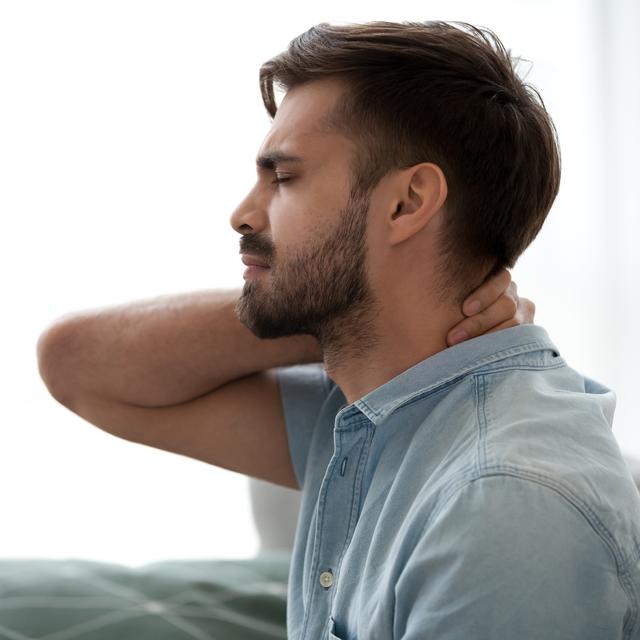 Comment vivre au quotidien avec une douleur chronique? [Depositphotos - fizkes]