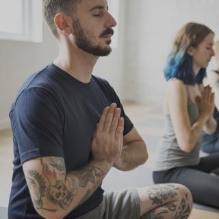 Le yoga et la méditation attirent de plus en plus de gens. [Depositphotos - Rawpixel]