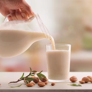 La FRC a analysé les laits végétaux. [Depositphotos - davizro]