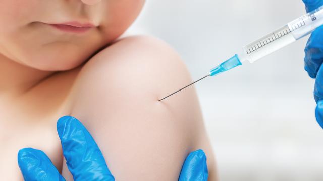 Les vaccins entraînent le corps à se défendre contre des virus ou des bactéries. [Depositphotos - stalnyk]