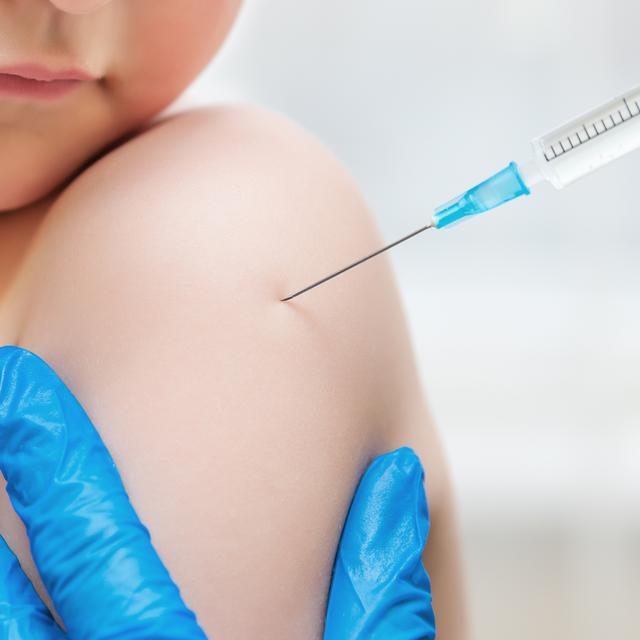 Les vaccins entraînent le corps à se défendre contre des virus ou des bactéries. [Depositphotos - stalnyk]