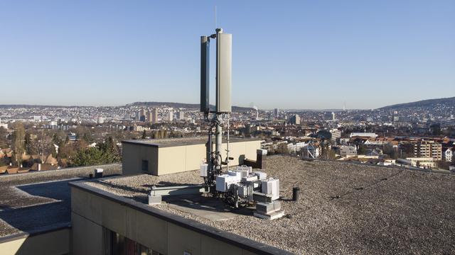 Les opérateurs de réseau vont progressivement installer la 5G sur les différentes antennes du pays. [Keystone - Christian Beutler]