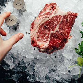 La viande décongelée peut-elle être recongelée? [Unsplash - Victoria Shes]