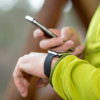 Les sportifs se dotent de montres connectées pour surveiller leur progression. [Depositphotos - Peppersmint]