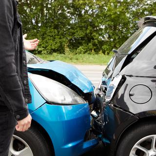 Les jeunes conducteurs restent les plus touchés par les accidents de voiture. [Depositphotos - monkeybusiness]