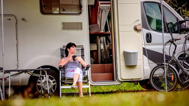 En location ou à lʹachat, les Suisses seront nombreux à tester le plaisir de silloner la route une maison sur le dos. [Depositphotos - cookelma]