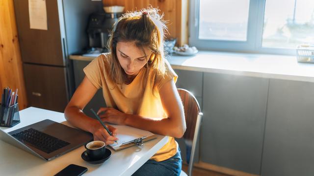 Les spécialistes constatent une augmentation du burnout liée au Covid-19 et au télétravail. [Depositphotos - KucherAndrey]