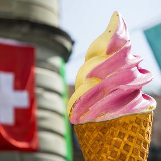 Les vacances d'été auront lieu principalement en Suisse en raison de la pandémie de coronavirus. [Keystone - Jean-Christophe Bott]