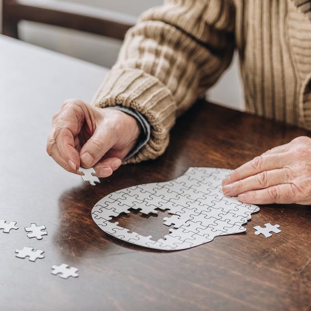 En Suisse, 150'000 personnes sont atteintes de démence sénile ou de maladie d’Alzheimer. [Depositphotos - AndrewLozovyi]