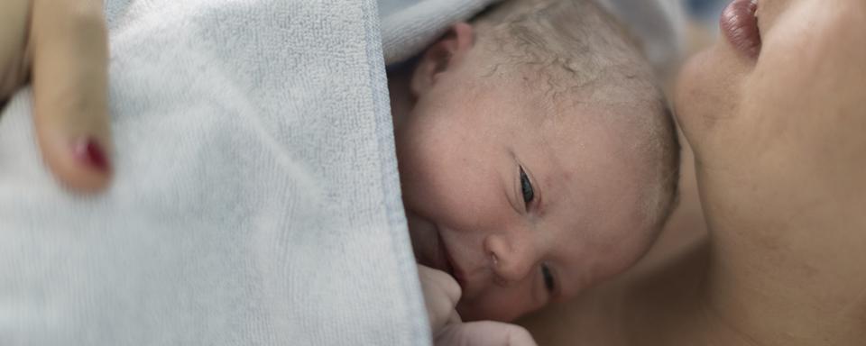 De plus en plus de femmes choisissent d'accoucher en maison de naissance. [Keystone - Gaetan Bally]