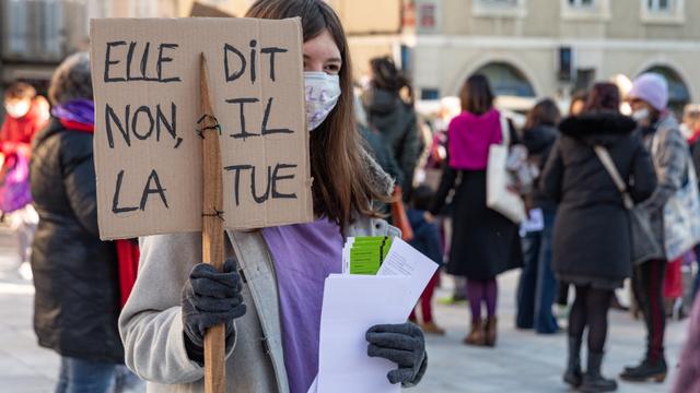 Rassemblement le samedi 21 novembre 2020 a Auch (France) à l'occasion de la Journée internationale contre les violences faites aux femmes. [Hans Lucas / AFP - Isabelle Souriment]