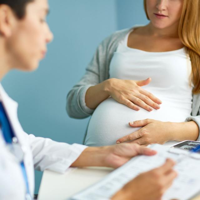 Après Genève en juin dernier, le canton de Vaud s’attaque à son tour au remboursement des frais médicaux avant 13 semaines de grossesse. [Fotolia - pressmaster]