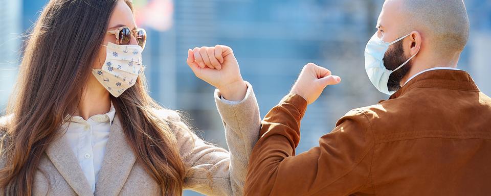 Les salutations, le toucher, l'hygiène: tout est chamboulé depuis le début de la crise du coronavirus. [Depositphotos - Minchanin]