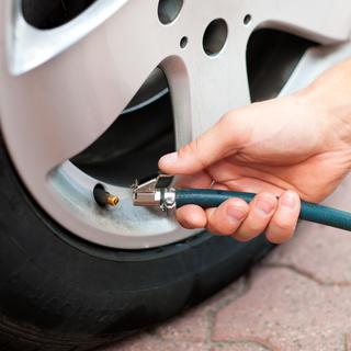 Comment être sûr de la bonne pression des pneus? [Depositphotos - Kzenon]