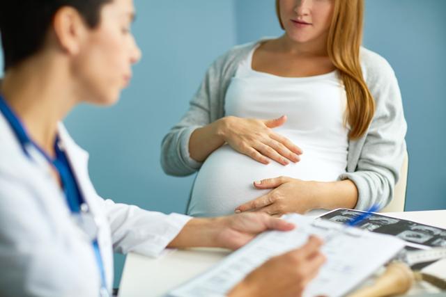 Le canton de Vaud a pris sa décision après avoir procédé à un examen "risques-bénéfices" pour la mère et l'enfant. [Fotolia - pressmaster]