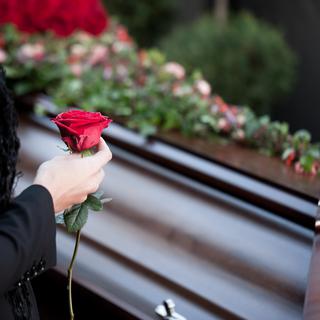 La prévoyance funéraire permet d'anticiper l'organisation de ses propres obsèques. [Depositphotos - Kzenon]