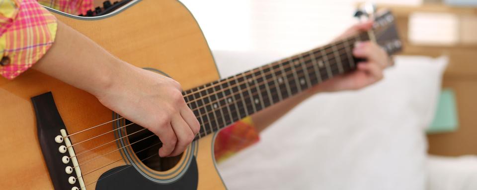 Les ventes de vinyles explosent et celles de guitares aussi. [Fotolia - megaflopp]