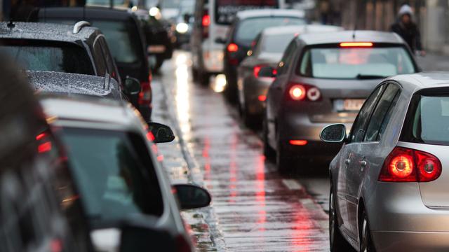 Des voitures dans le trafic. [Depositphotos - Madrabothair]