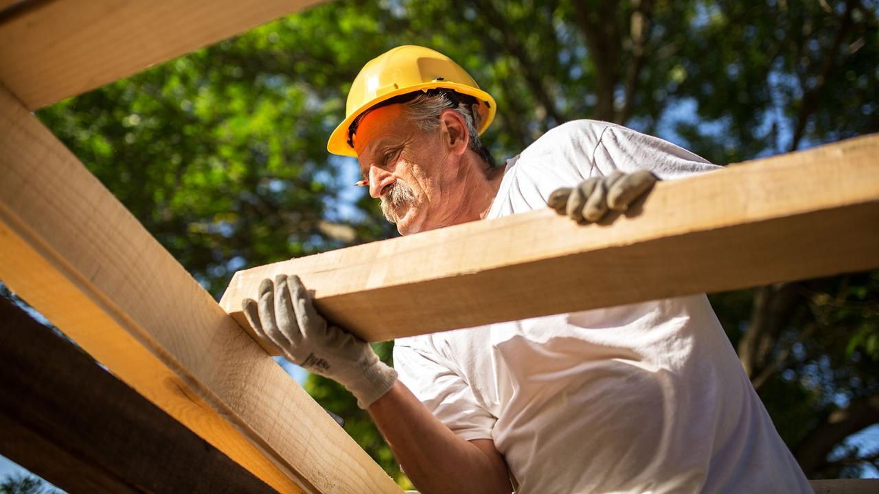 Les conditions de travail des personnes de plus de 50 ans sont souvent plus précaires.Les plus de 55 ans représentent moins de 10% des recrutements, selon une étude de Swiss Life. [Fotolia - SolisImages]