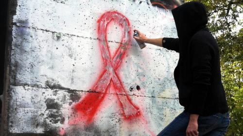 Selon les derniers chiffres de l'ONU, le nombre de personnes infectées par le VIH a légèrement augmenté en 2011, avec 34 millions de personnes touchées contre 33,5 millions en 2010.