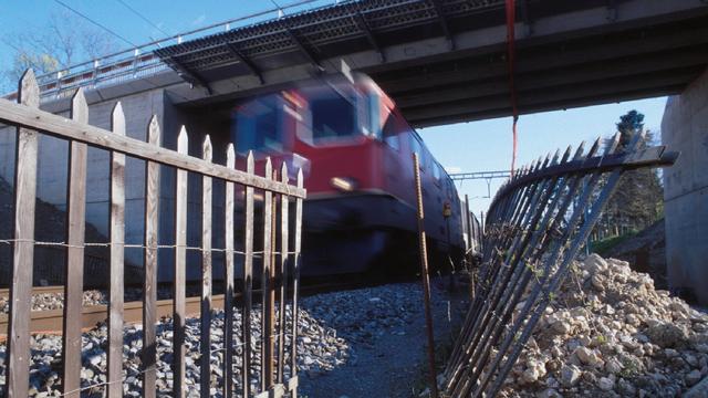 2001. Accidents de train, les CFF passent au rouge [RTS - Thierry Parel]