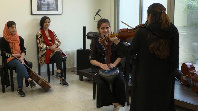 Temps présent - Mission impossible à Kaboul: sauver les musiciennes! [RTS]