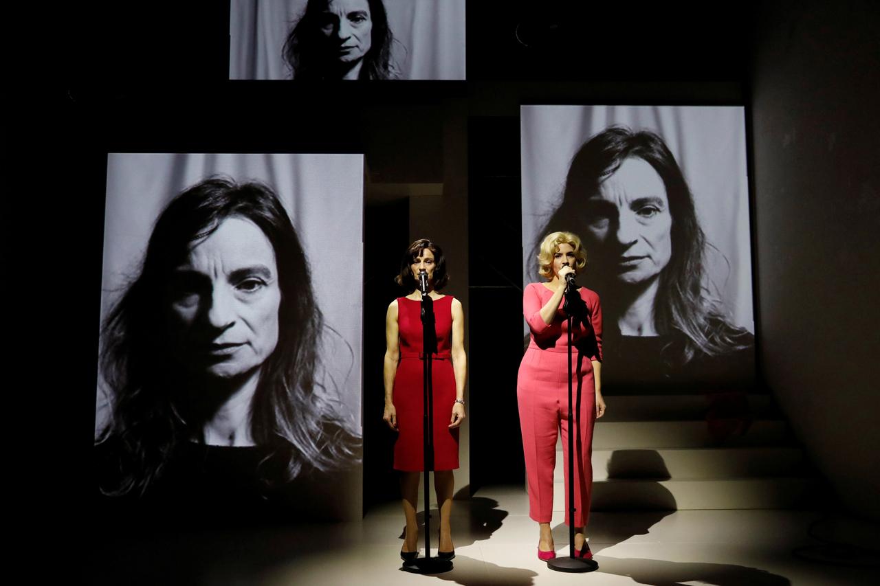 Les comédiennes Valeria Bertolotto et Jeanne de Mont dans Still Life [© RTS - Isabelle Meister]