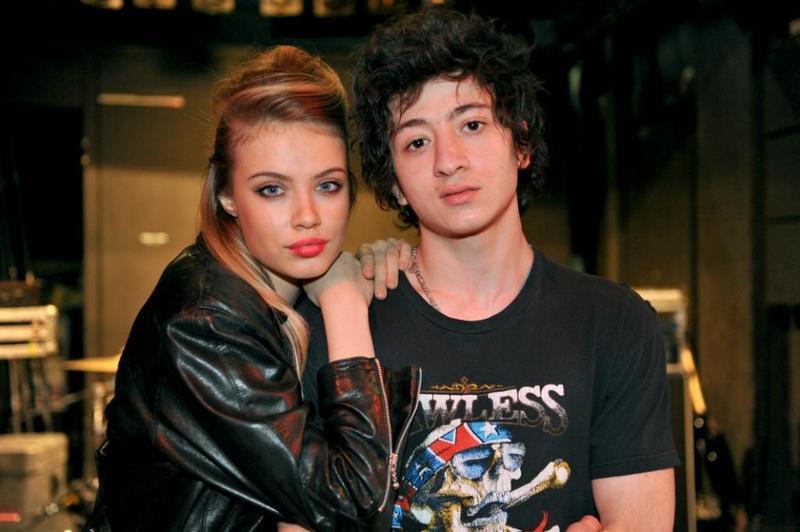 Xenia Tchoumitcheva et Jules Sitruk dans "Bob et les Sex Pistaches" d'Y. Matthey