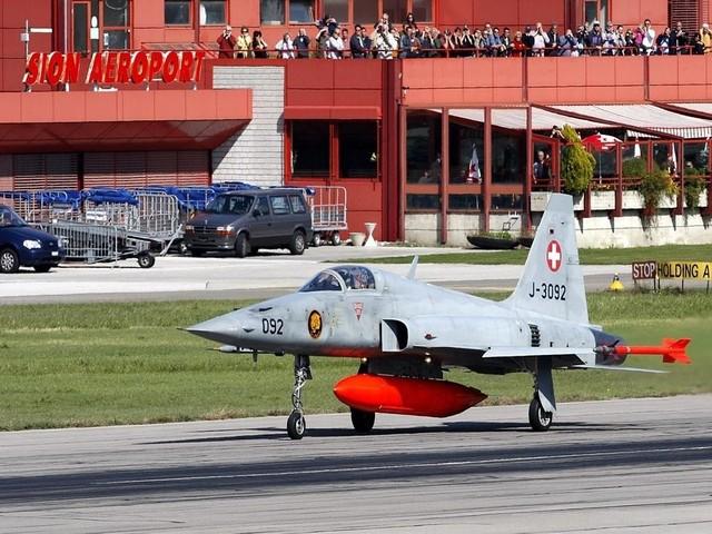 Un avion de chasse Tiger F-5.