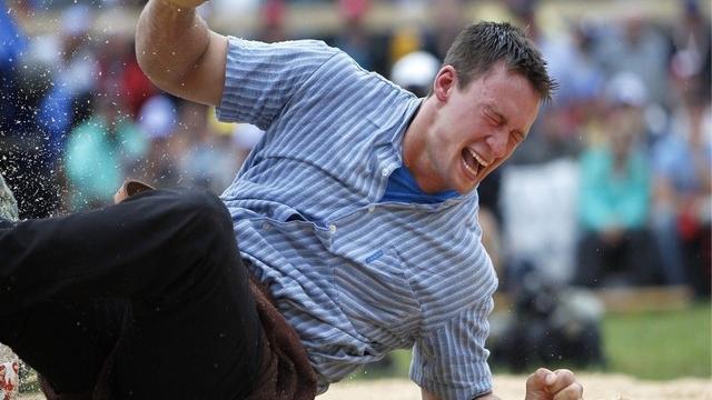 Le Bernois Kilian Wenger, vainqueur de la dernière Fête de lutte, à Frauenfeld en 2010. [Urs Flueeler- Keystone]