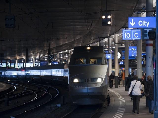 Le train de 4 heures permettra d'accéder rapidement au TGV vers Paris. [Keystone/Alessandro della Valle]
